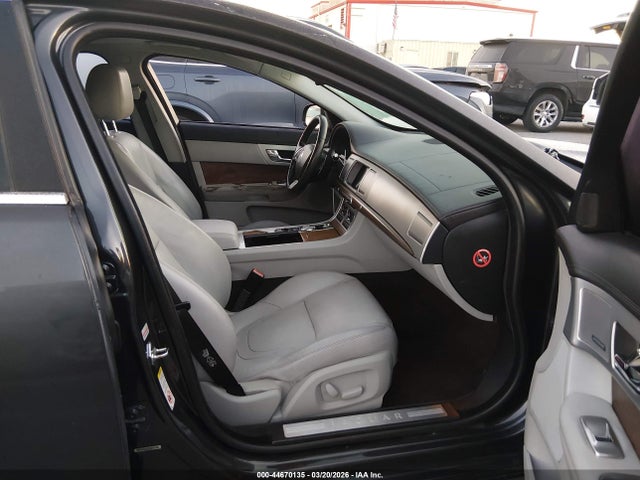 44670135 :رقم المزاد ، SAJWA0ES3DPS63907 vin ، 2013 Jaguar Xf I4 T مزاد بيع