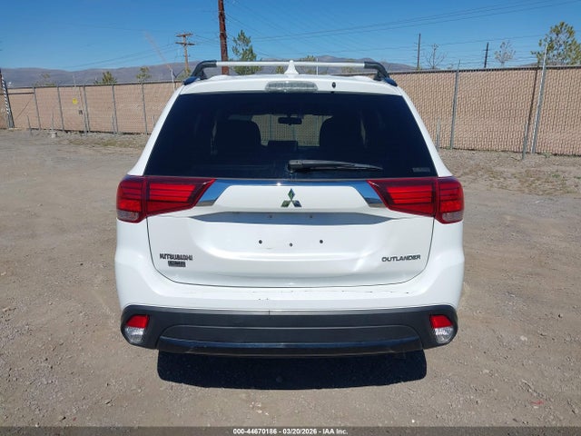 Mitsubishi Outlander Le 2018 JA4AZ3A39JZ024504 Image 16