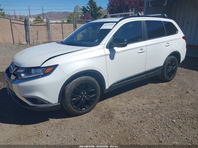 Mitsubishi Outlander Le 2018 JA4AZ3A39JZ024504 Image 2