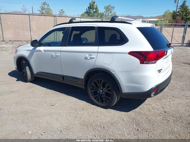 Mitsubishi Outlander Le 2018 JA4AZ3A39JZ024504 Image 3