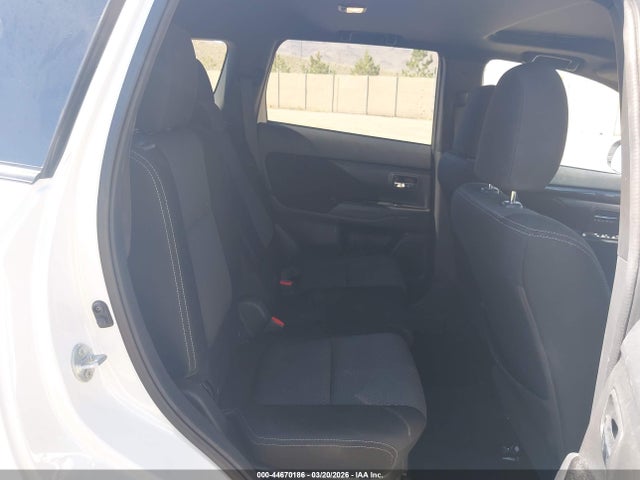 Mitsubishi Outlander Le 2018 JA4AZ3A39JZ024504 Image 8