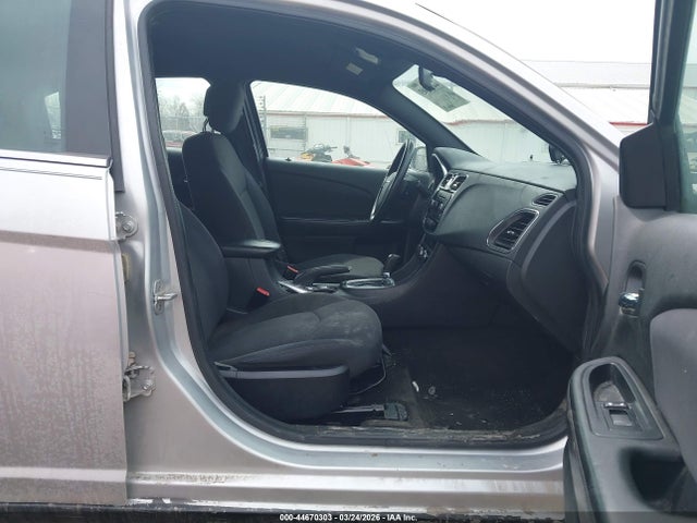 44670303 :رقم المزاد ، 1C3CCBAB5CN291865 vin ، 2012 Chrysler 200 Lx مزاد بيع