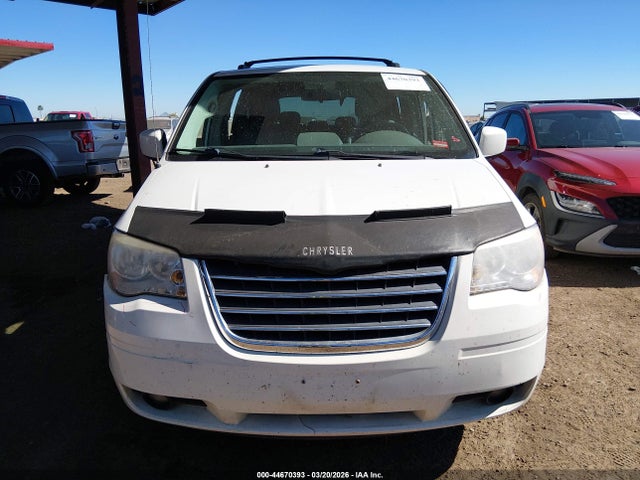 2010 Chrysler Town & Country Touring მანქანა იყიდება აუქციონზე, vin: 2A4RR5DX1AR126130, აუქციონის ნომერი: 44670393