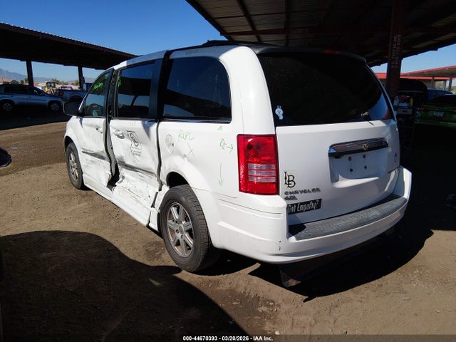 2010 CHRYSLER TOWN & COUNTRY 2A4RR5DX1AR126130 Photo 2