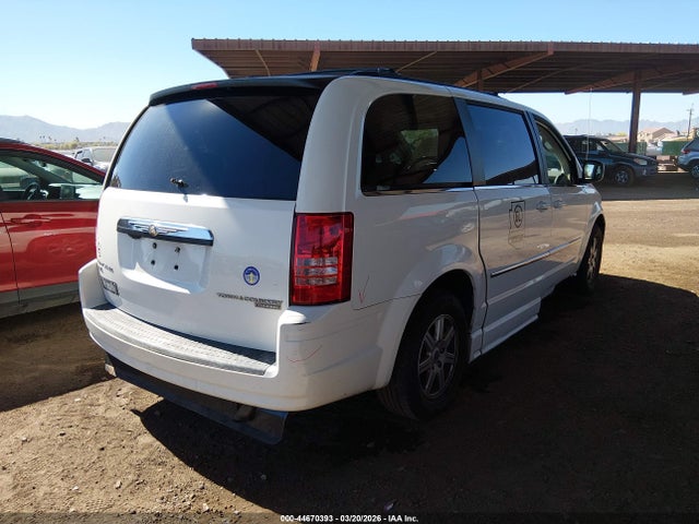 2010 CHRYSLER TOWN & COUNTRY 2A4RR5DX1AR126130 Photo 3