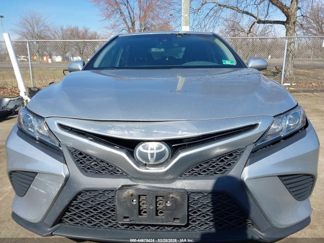 2018 Toyota Camry Se მანქანა იყიდება აუქციონზე, vin: 4T1B11HK7JU074040, აუქციონის ნომერი: 44670424