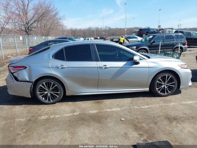 2018 Toyota Camry Se მანქანა იყიდება აუქციონზე, vin: 4T1B11HK7JU074040, აუქციონის ნომერი: 44670424