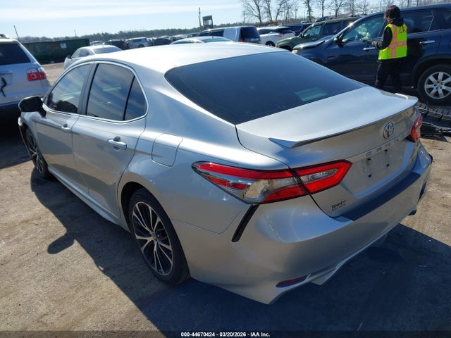 2018 Toyota Camry Se მანქანა იყიდება აუქციონზე, vin: 4T1B11HK7JU074040, აუქციონის ნომერი: 44670424