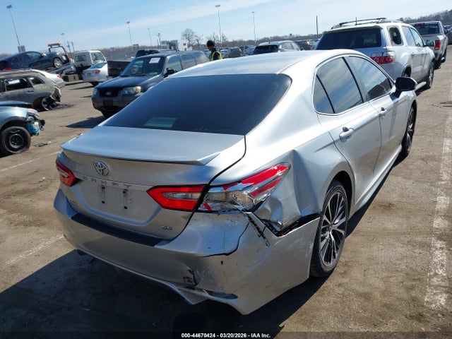 2018 Toyota Camry Se მანქანა იყიდება აუქციონზე, vin: 4T1B11HK7JU074040, აუქციონის ნომერი: 44670424