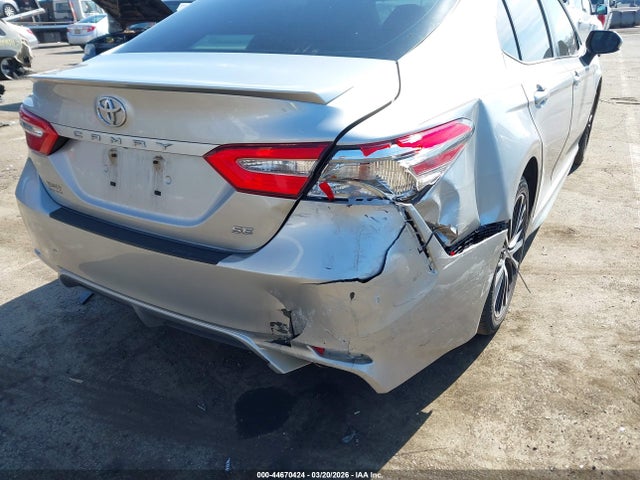 2018 Toyota Camry Se მანქანა იყიდება აუქციონზე, vin: 4T1B11HK7JU074040, აუქციონის ნომერი: 44670424