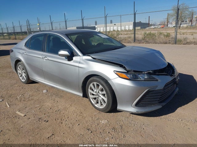 2022 Toyota Camry Le მანქანა იყიდება აუქციონზე, vin: 4T1C11AK0NU636008, აუქციონის ნომერი: 44670479