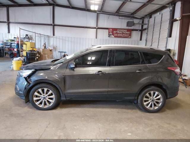 1FMCU0J9XHUA45915 Ford Escape Titanium