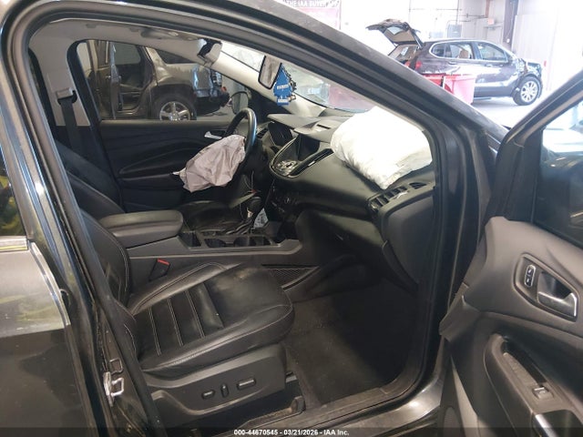 1FMCU0J9XHUA45915 Ford Escape Titanium