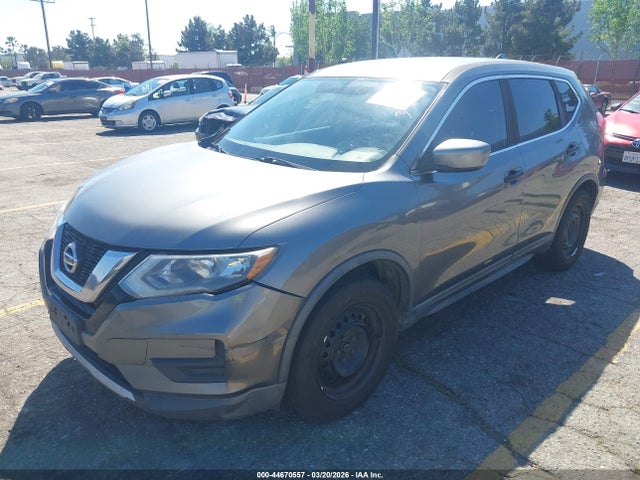 Nissan ROGUE S 2017 KNMAT2MT9HP553020 Image 2