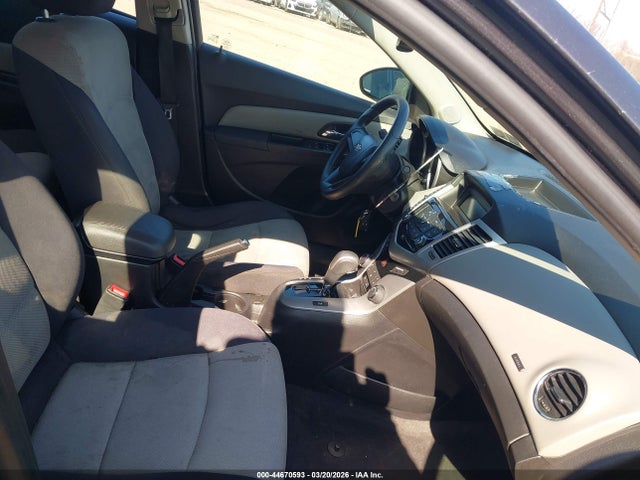 1G1PA5SG4E7322831 Chevrolet Cruze Ls Auto