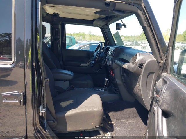 1C4BJWDG9HL719760 Jeep Wrangler Unlimited Sport 4x4