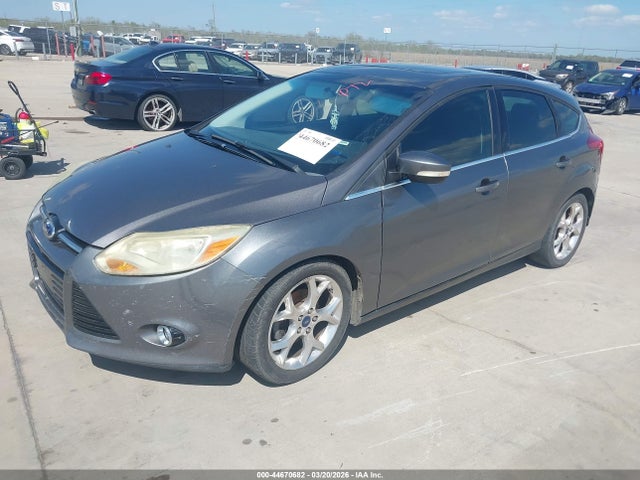 Ford Focus Titanium 2014 1FADP3N22EL460247 Image 2