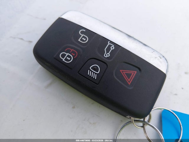 2017 JAGUAR XE SAJAK4BV1HA970946 Photo 10