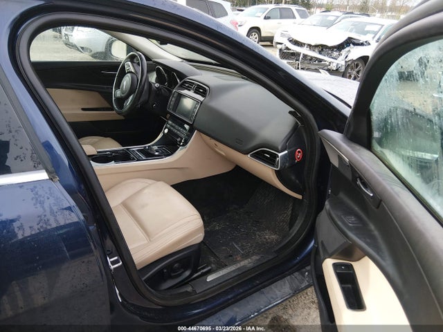 2017 JAGUAR XE SAJAK4BV1HA970946 Photo 4