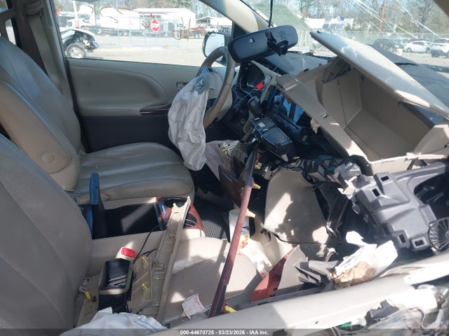 5TDYK3DC0ES415987 Toyota Sienna Xle V6 8 Passenger