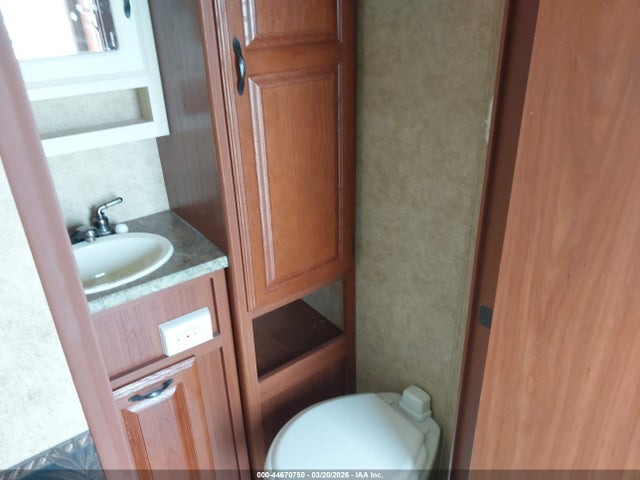 44670750 :رقم المزاد ، 4YDT21023AB450338 vin ، 2010 Keystone Rv Other مزاد بيع