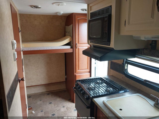 44670750 :رقم المزاد ، 4YDT21023AB450338 vin ، 2010 Keystone Rv Other مزاد بيع