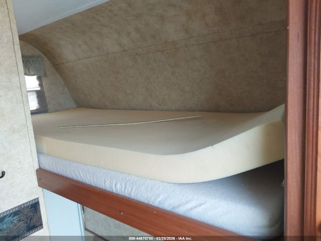 44670750 :رقم المزاد ، 4YDT21023AB450338 vin ، 2010 Keystone Rv Other مزاد بيع