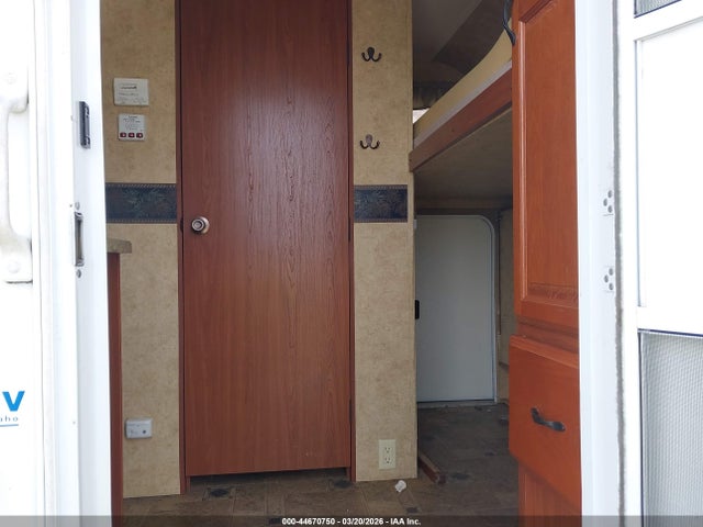 44670750 :رقم المزاد ، 4YDT21023AB450338 vin ، 2010 Keystone Rv Other مزاد بيع