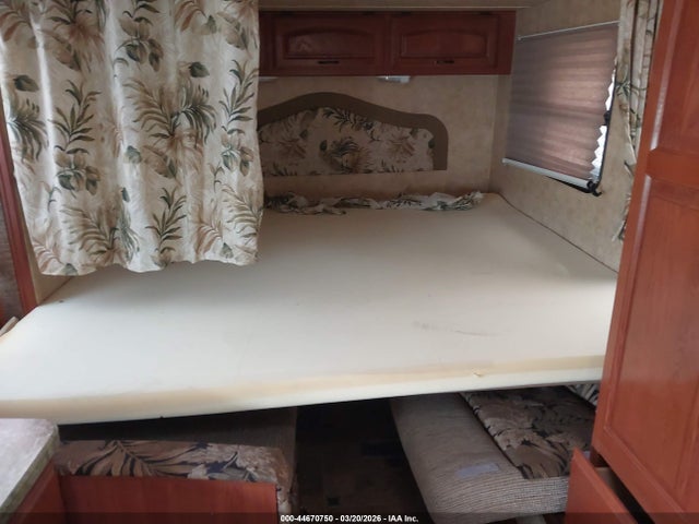 44670750 :رقم المزاد ، 4YDT21023AB450338 vin ، 2010 Keystone Rv Other مزاد بيع