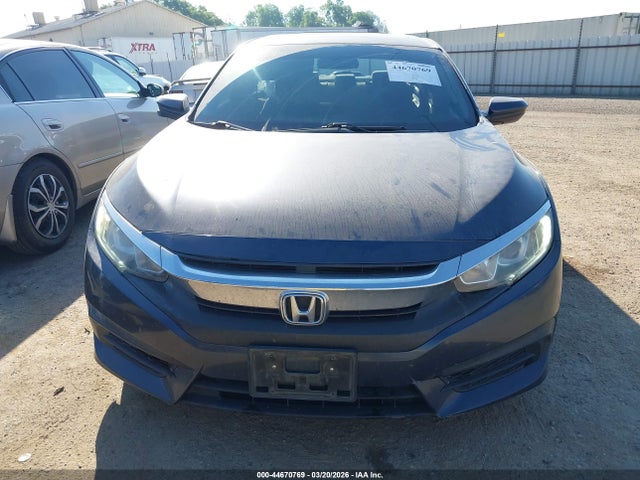 Продаж на аукціоні авто 2018 Honda Civic Ex, vin: 19XFC2F76JE205378, номер лоту: 44670769