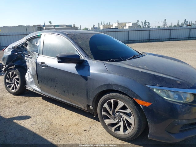 Продаж на аукціоні авто 2018 Honda Civic Ex, vin: 19XFC2F76JE205378, номер лоту: 44670769