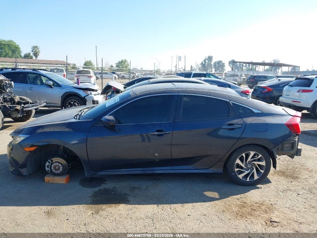 Продаж на аукціоні авто 2018 Honda Civic Ex, vin: 19XFC2F76JE205378, номер лоту: 44670769