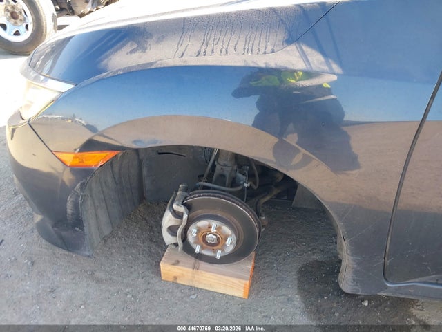 Продаж на аукціоні авто 2018 Honda Civic Ex, vin: 19XFC2F76JE205378, номер лоту: 44670769