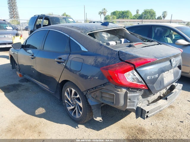 Продаж на аукціоні авто 2018 Honda Civic Ex, vin: 19XFC2F76JE205378, номер лоту: 44670769