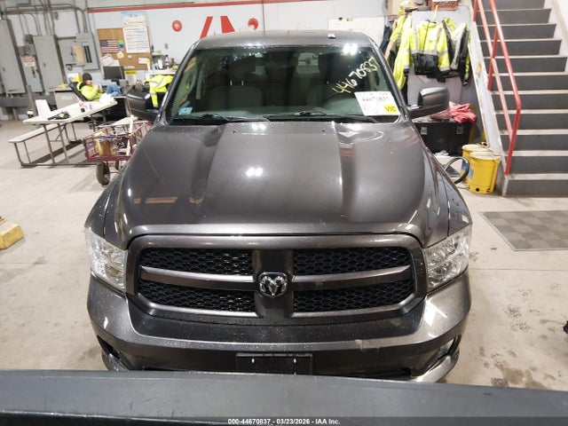 2017 Ram 1500 Express  4x4 5'7 Box მანქანა იყიდება აუქციონზე, vin: 3C6RR7KT0HG582483, აუქციონის ნომერი: 44670837