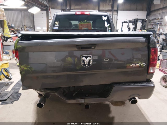 2017 Ram 1500 Express  4x4 5'7 Box მანქანა იყიდება აუქციონზე, vin: 3C6RR7KT0HG582483, აუქციონის ნომერი: 44670837