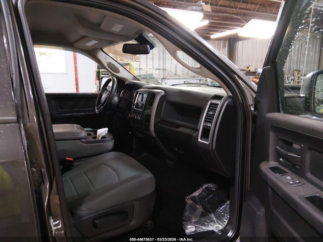 2017 Ram 1500 Express  4x4 5'7 Box მანქანა იყიდება აუქციონზე, vin: 3C6RR7KT0HG582483, აუქციონის ნომერი: 44670837