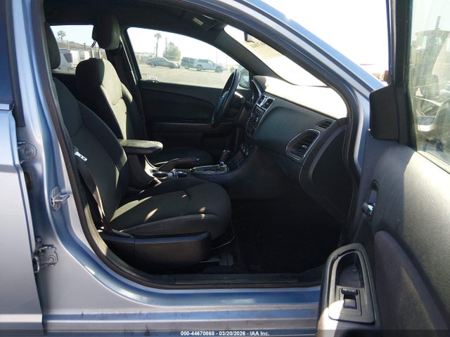 2014 Chrysler 200 Lx მანქანა იყიდება აუქციონზე, vin: 1C3CCBAG5EN103599, აუქციონის ნომერი: 44670868