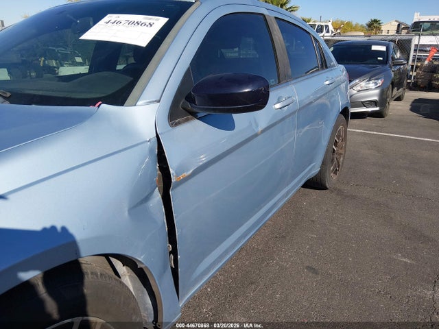 2014 Chrysler 200 Lx მანქანა იყიდება აუქციონზე, vin: 1C3CCBAG5EN103599, აუქციონის ნომერი: 44670868