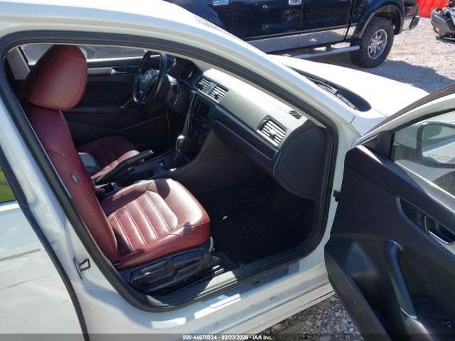 Продажа на аукционе авто 2016 Volkswagen Passat 1.8t R-line, vin: 1VWAS7A35GC060846, номер лота: 44670934