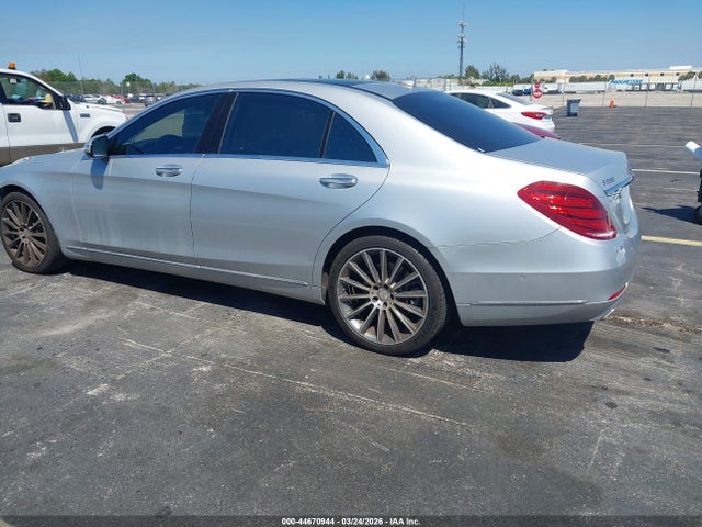 2014 MERCEDES-BENZ S 550 WDDUG8CB6EA043063 Photo 2
