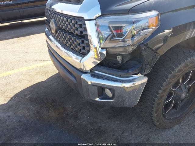 5TFUY5F15JX723813 Toyota Tundra Sr5 5.7l V8