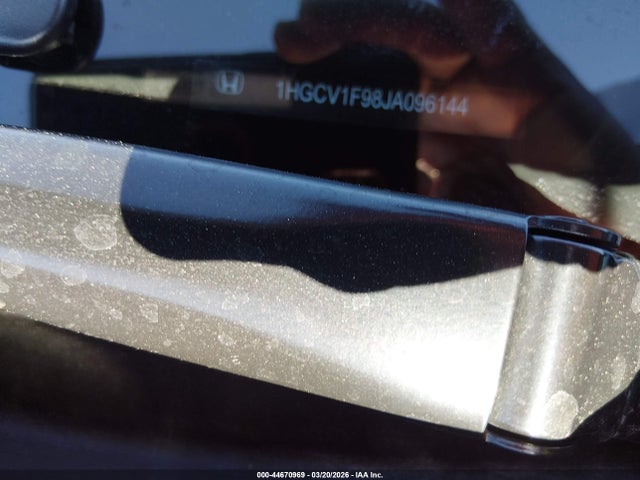 1HGCV1F98JA096144 Honda Accord Touring