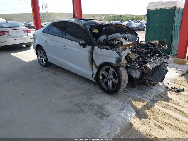 2017 AUDI A3 WAUB8GFFXH1036058