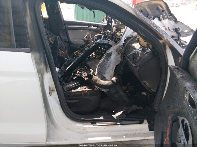 2017 AUDI A3 WAUB8GFFXH1036058 Photo 4