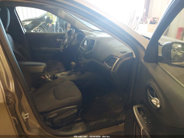 Продажа на аукционе авто 2019 Jeep Cherokee Latitude Fwd, vin: 1C4PJLCB1KD396056, номер лота: 44671087