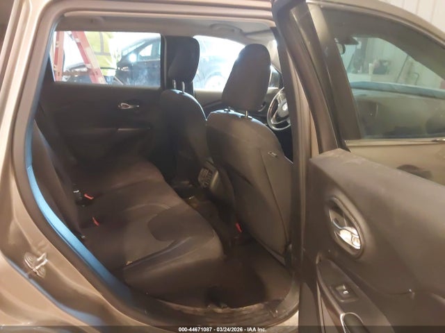 Продажа на аукционе авто 2019 Jeep Cherokee Latitude Fwd, vin: 1C4PJLCB1KD396056, номер лота: 44671087