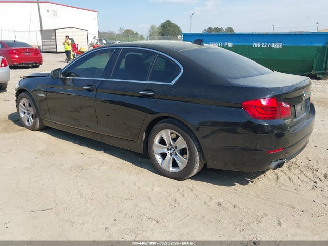 2012 BMW 528I WBAXG5C59CDX05582 Photo 2