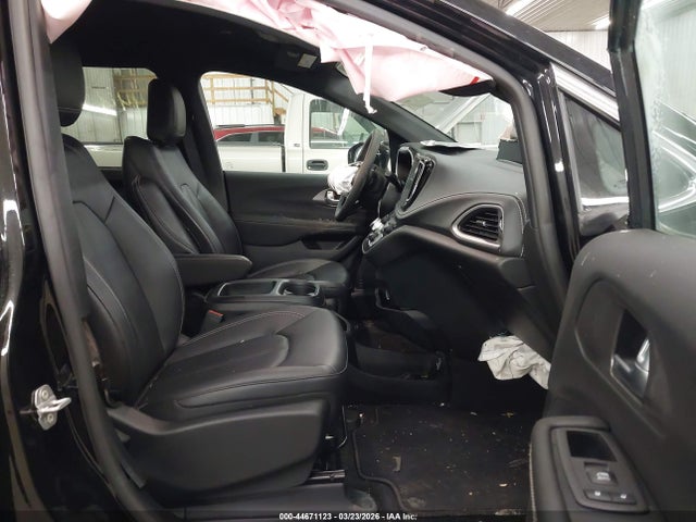 2026 CHRYSLER PACIFICA 2C4RC1BG8TR189554 Photo 4