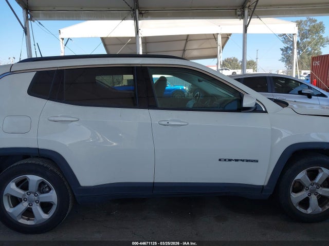 3C4NJCBB6MT549035 Jeep Compass Latitude Fwd